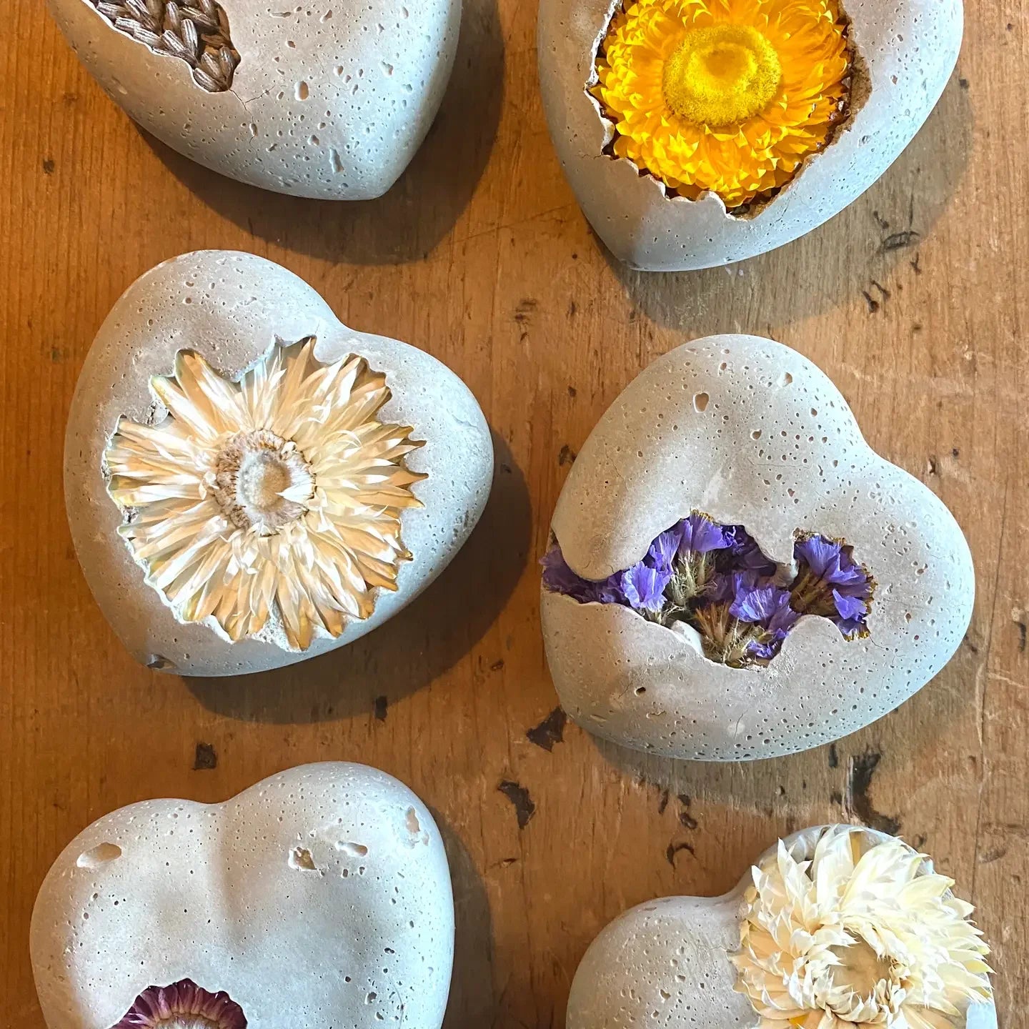 Concrete Dried Flower Heart Rocks